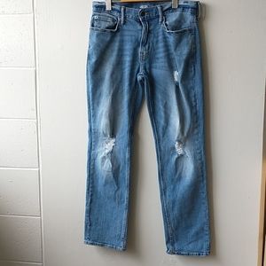 Man distress jeans
